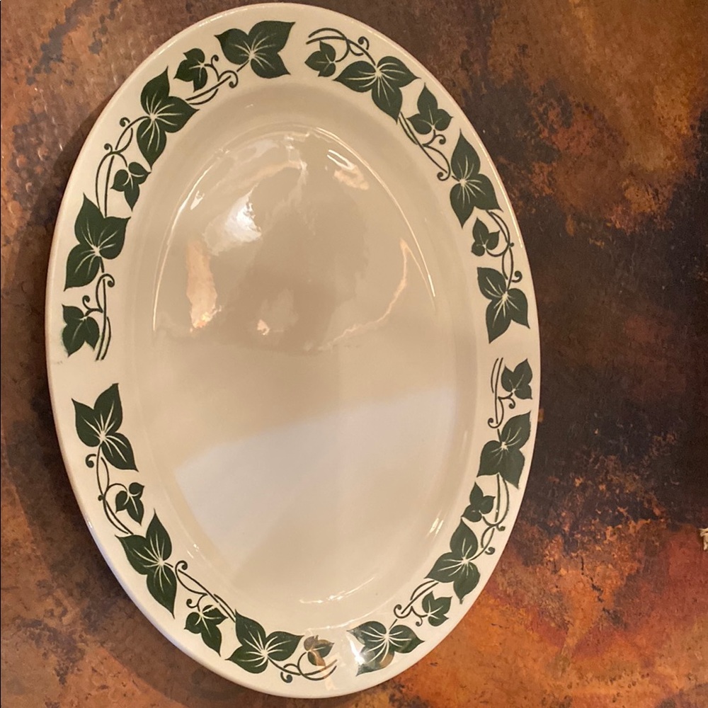 Elegant Green and Cream Leaf Pattern Platter